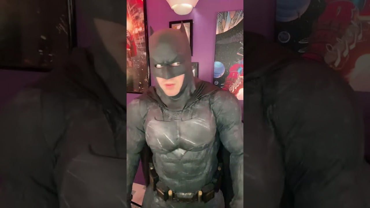 🦇How long do you think he’s going to last￼😂#batman #deadpool #batpool #roommates #run #shorts