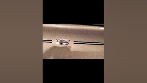 Pinstriping on a Cadillac XT5