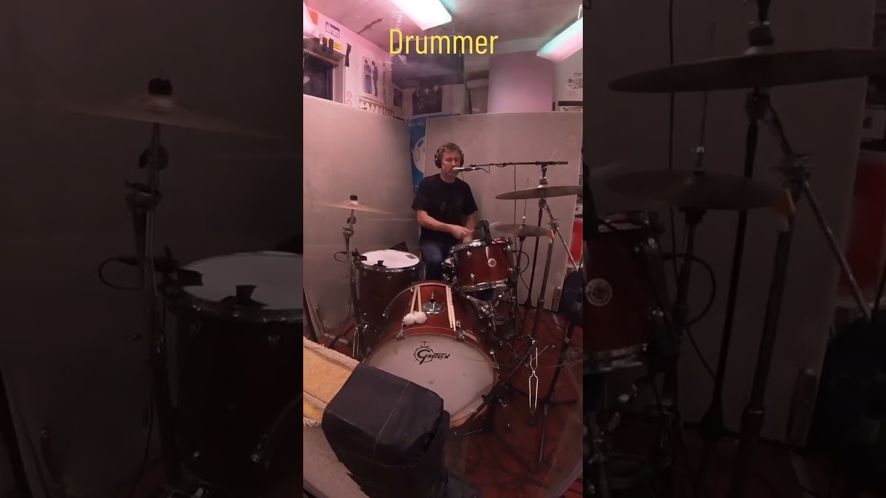 The Royal Me - Subtraction (intro) live on WMFO auf YouTube ansehen The Royal Me - Subtraction (intro) live on WMFO auf YouTube ansehen
