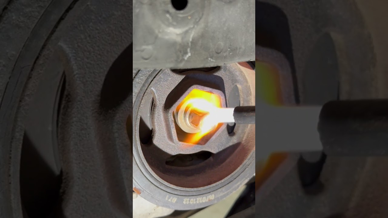 How To Remove A Seized Crankshaft Bolt/Rusted And Seized Crank Bolt Removal 