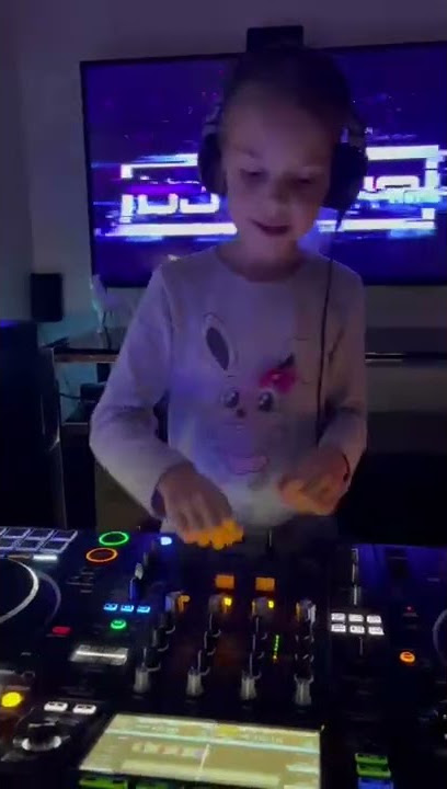 #DjLena             https://www.facebook.com/djka.lena