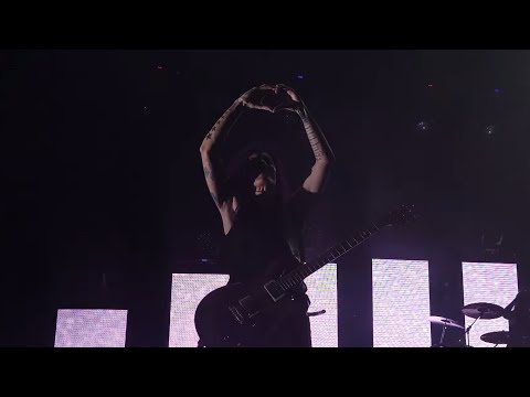 Obejrzyj Skillet - The Resistance (Live at Uprise 2021) w YouTube Obejrzyj Skillet - The Resistance (Live at Uprise 2021) w YouTube