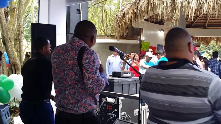 Reynaldo nuez y la familia tipica El -Tiro Balilo