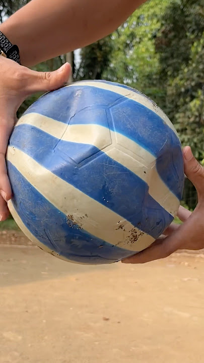 Bola plastik alias jabulani mini susah di kendalikan #bola #bolatiktok #football #sepakbola #skills