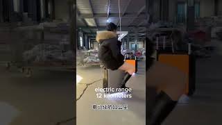 Rolling suitcase with a handlebar video 01