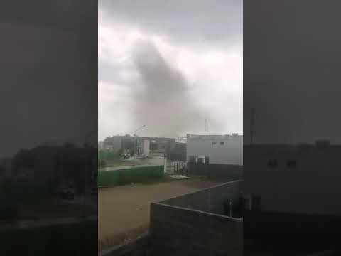 Tornado y granizo sorprenden a habitantes de Monterrey