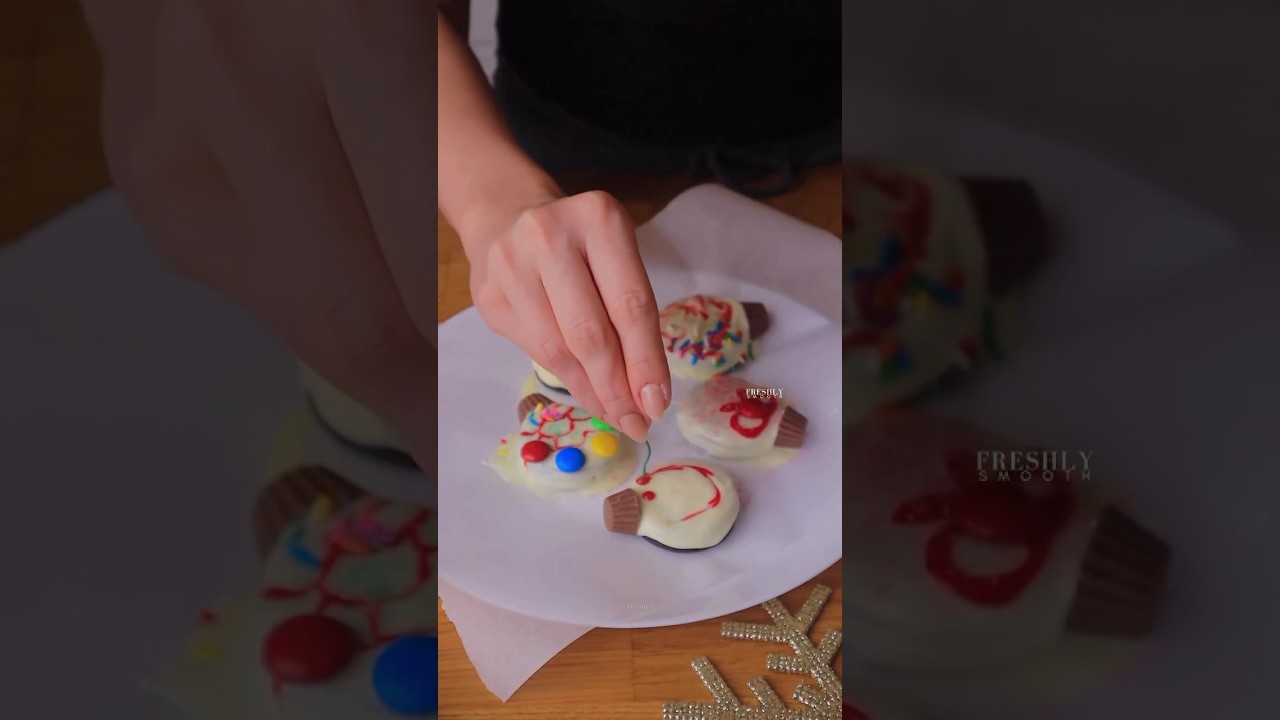 Oreo ornaments covered in white chocolate 🎄