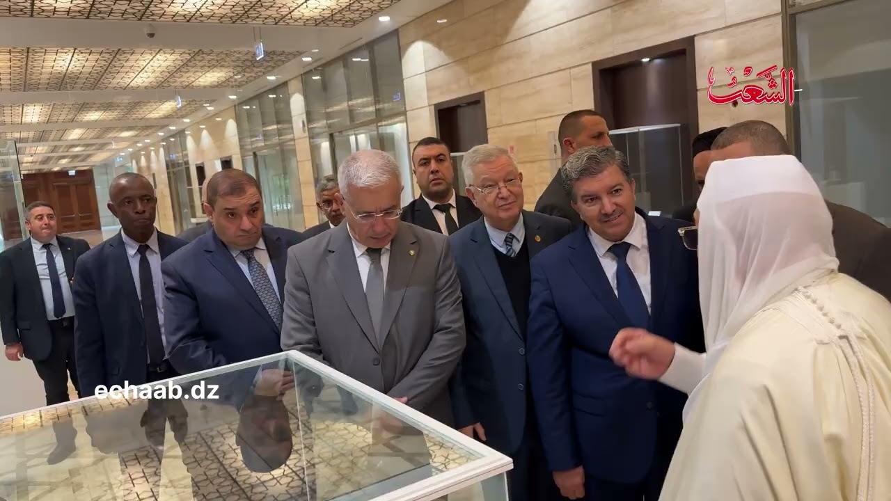 رئيسا مجلس الأمة والمجلس الشعبي الوطني ووزراء يزورون معرض المخطوطات بالمركز الثقافي لجامع الجزائر