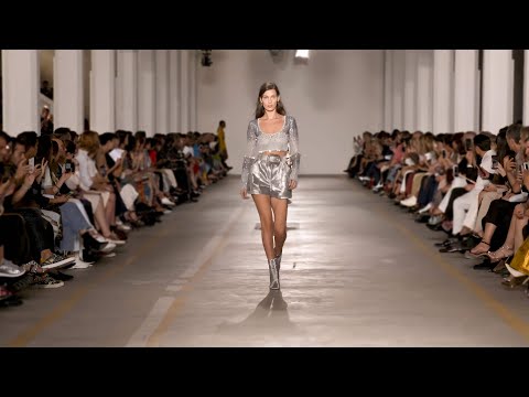 Live! Bella Hadid's story at the height of her fame on FashionTV!