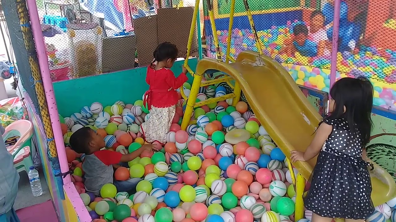 Tempat bermain anak Mandi bola di jembatan SURAMADU YouTube