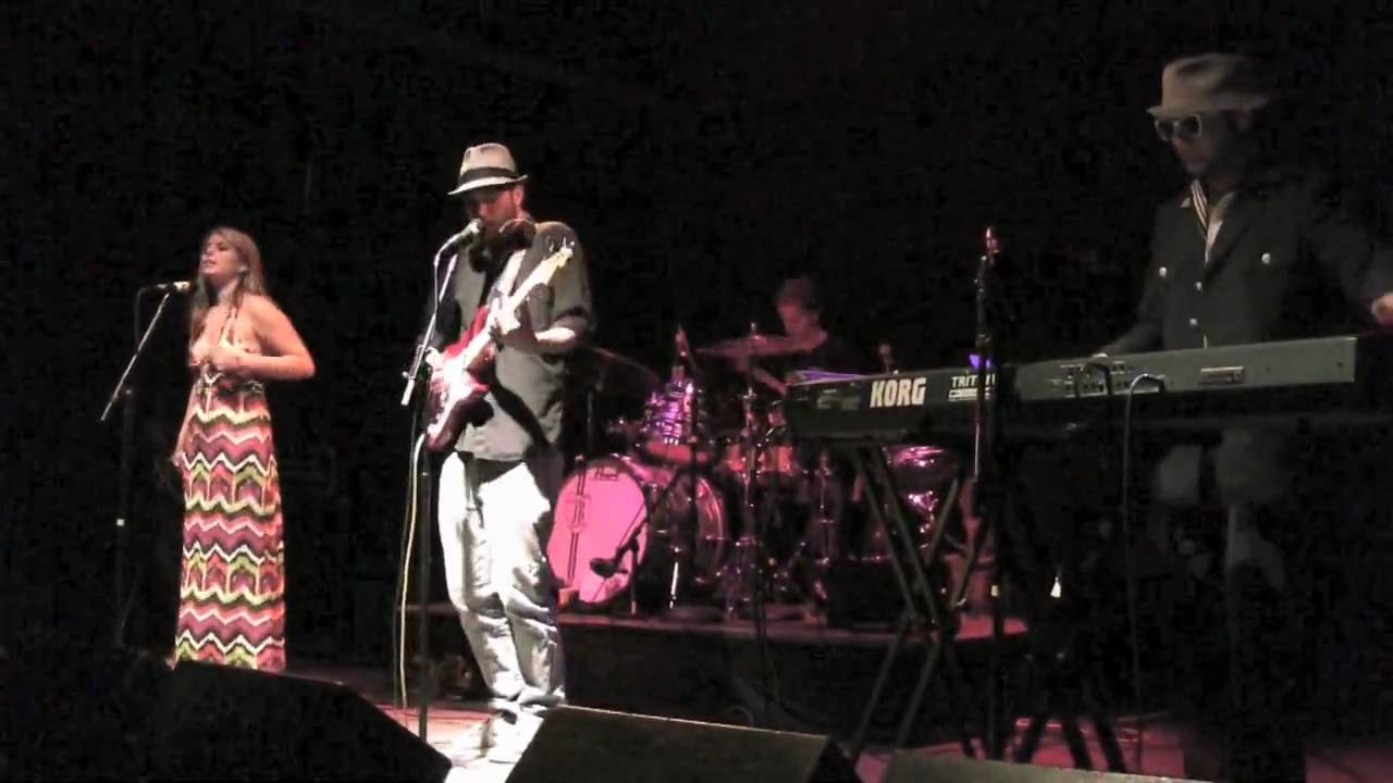 Obejrzyj Michael Dylan and the Sleepwalkers "Synchronize" w YouTube Obejrzyj Michael Dylan and the Sleepwalkers "Synchronize" w YouTube