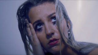 Mackenzie Arromba - underwater (official music video) Resimi