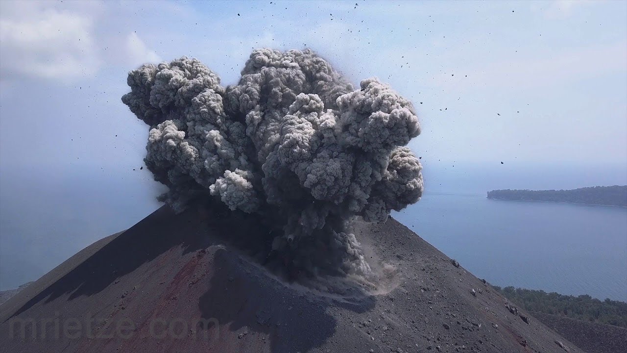 Volcán Krakatoa En Indonesia Youtube