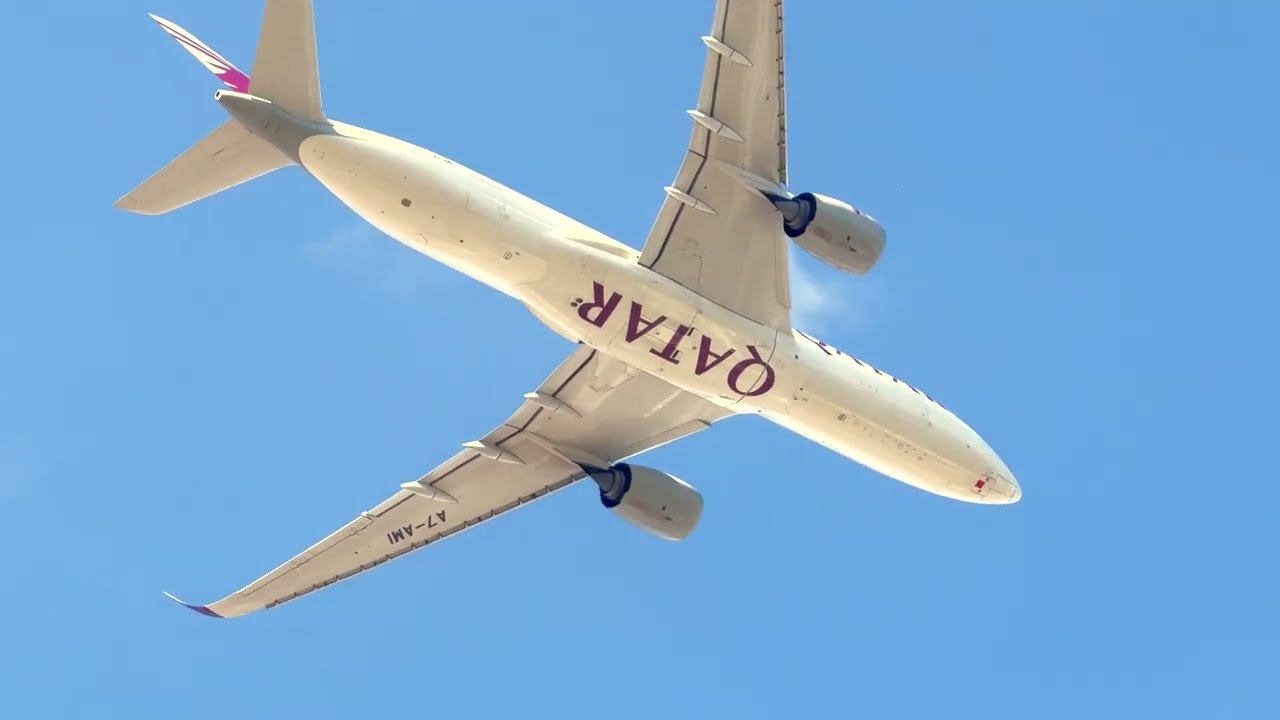 Plane Landing and takeoff #planespotting #plane #aviation #swissair #qatarairways