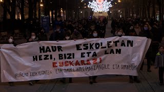 "Haur eskoletan hezi, bizi eta lan euskaraz" lelopean manifestazioa egin dute gaur Iruñean