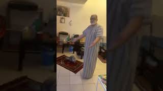 Kucing Melompat Ke Sajadah Saat Diletakkan