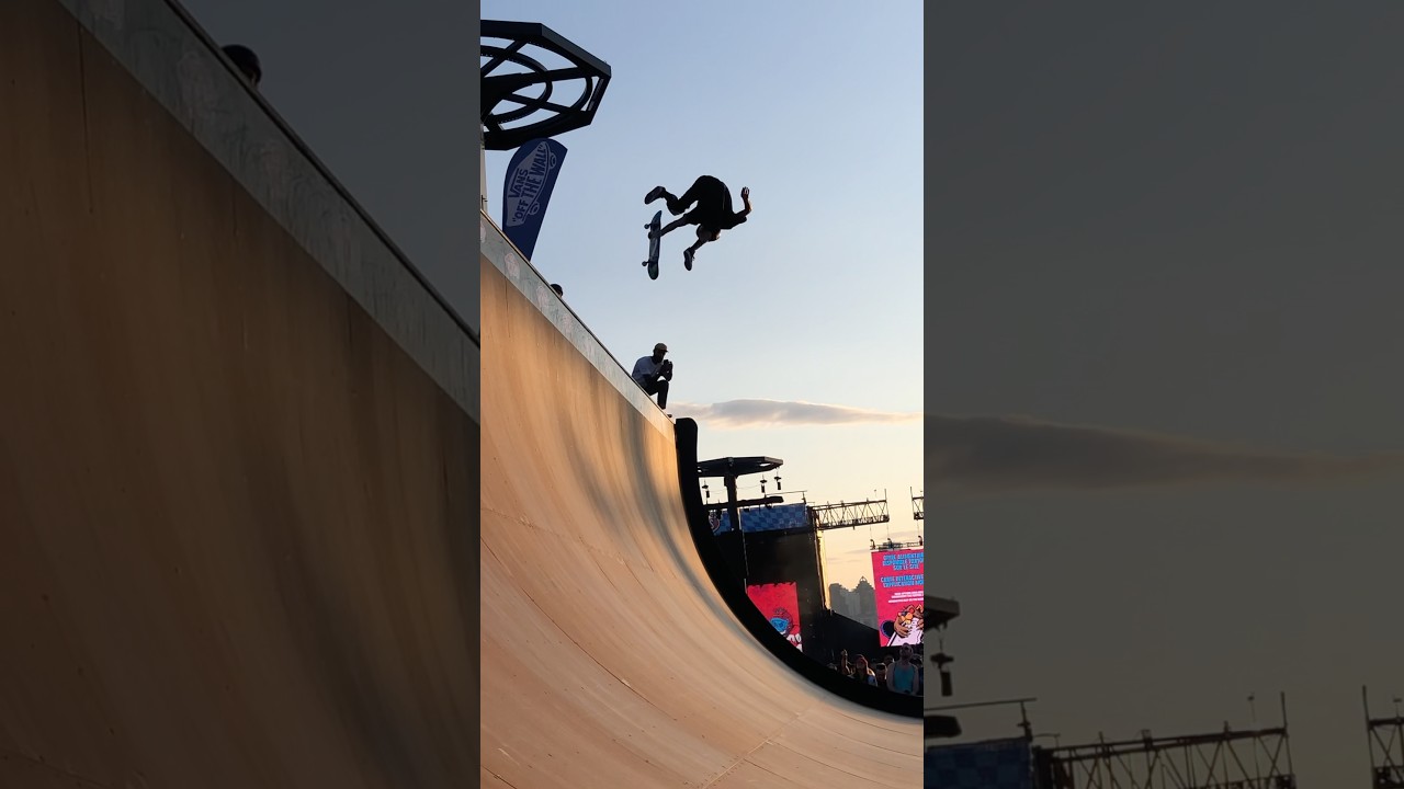 Kickflip Indy 5 at the warped tour in Montreal last weekend ⚡️✨😎🤘