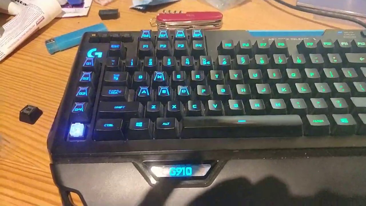 How to pull out broken Logitech G910 keycap