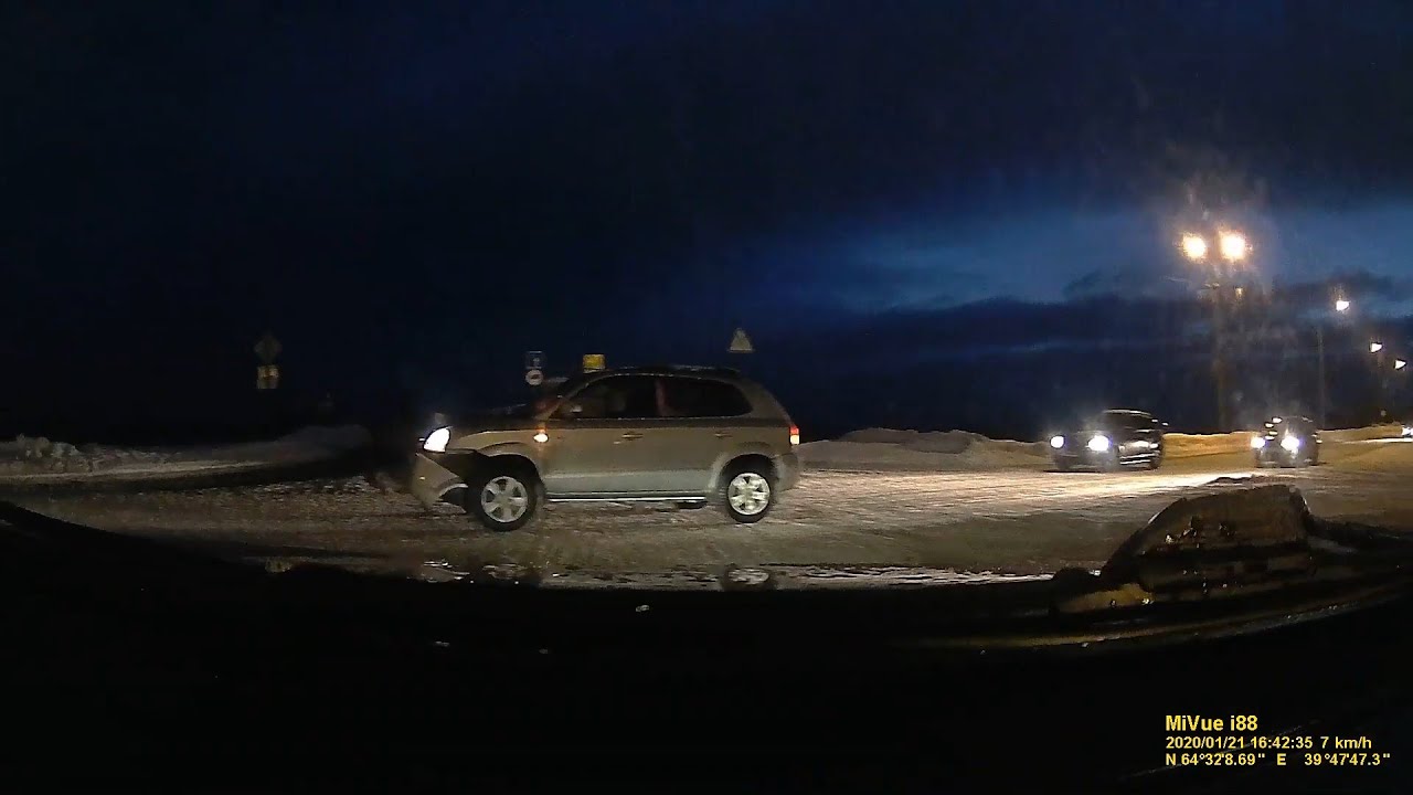 Hyundai не пропустил УАЗ. Северодвинск. - YouTube