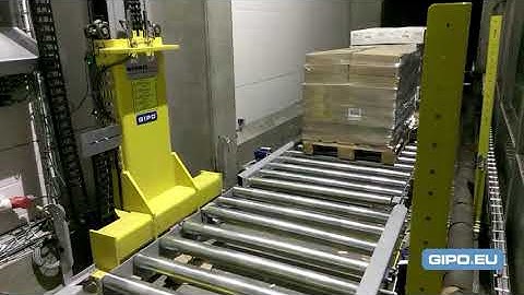 Transport line with roller conveyors, lifting station and turntable in the cold storage by GIPO