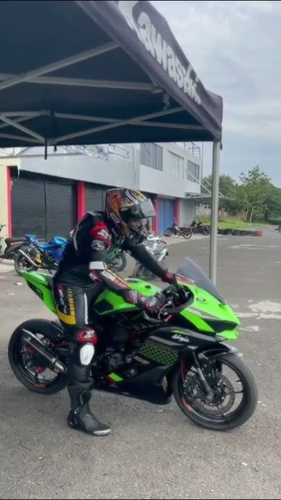 SOUND MOTOR NINJA ZX25R - FLYBY ZX25R || PURE SOUND 4 CYLINDER #shorts