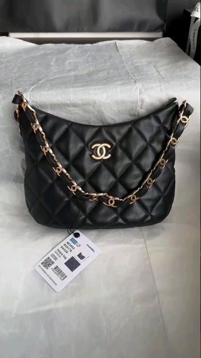 Chanel Hobo Bag with Chunky Chain Strap Large 22S Lambskin Black