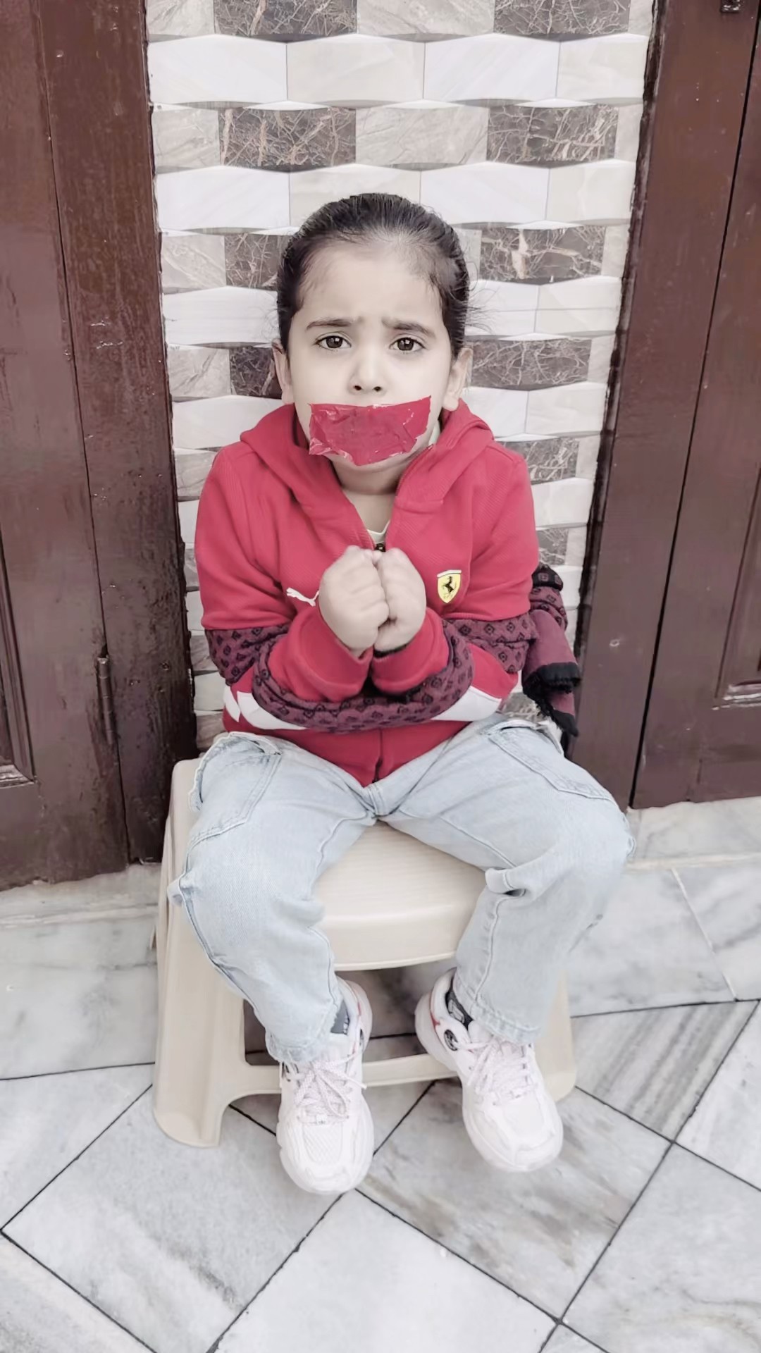 Anaya Ko Kon Bachayega ?