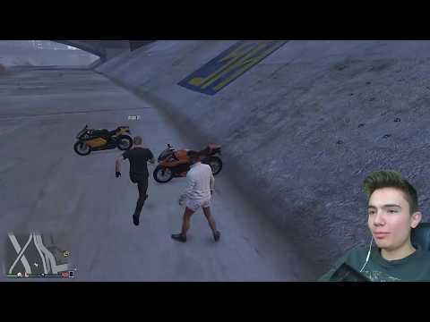 GTA 5 EFSANE HAREKETLERİ YAPMAYI DENEDİK !