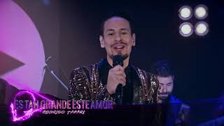 Video voorbeeld van "Rodrigo Tapari - Es Tan Grande Este Amor (En Vivo) (Especial Pasión 30 Años)"