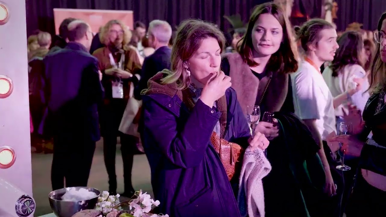 Film d'un show culinaire Flyin'Chef : chefs en scène devant les convives