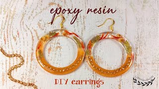 JustHandmade ~ Sparkling epoxy resin jewelry - tutorial / mica powder,  iridiscent flakes, microbeads 