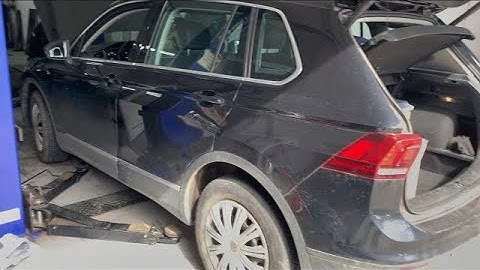 VW Tiguan Front brake pads replacement