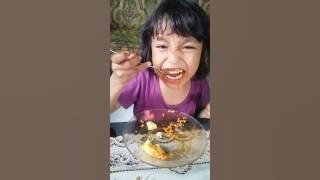 WOWWW,,,,,Anak umur 5 tahun makan mie samyang dan gak minum challenge kid 5 years old eat samyang