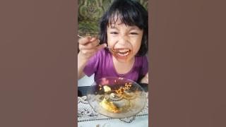 WOWWW,,,,,Anak umur 5 tahun makan mie samyang dan gak minum challenge kid 5 years old eat samyang
