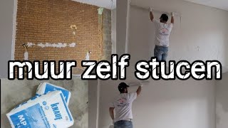 Zelf een muur stucen -- Plasterer