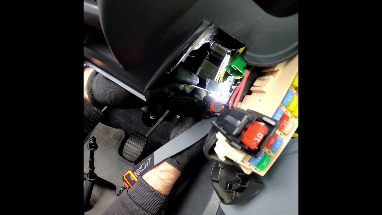 Réparation du connecteur de résistance de ventilation Clio 3 