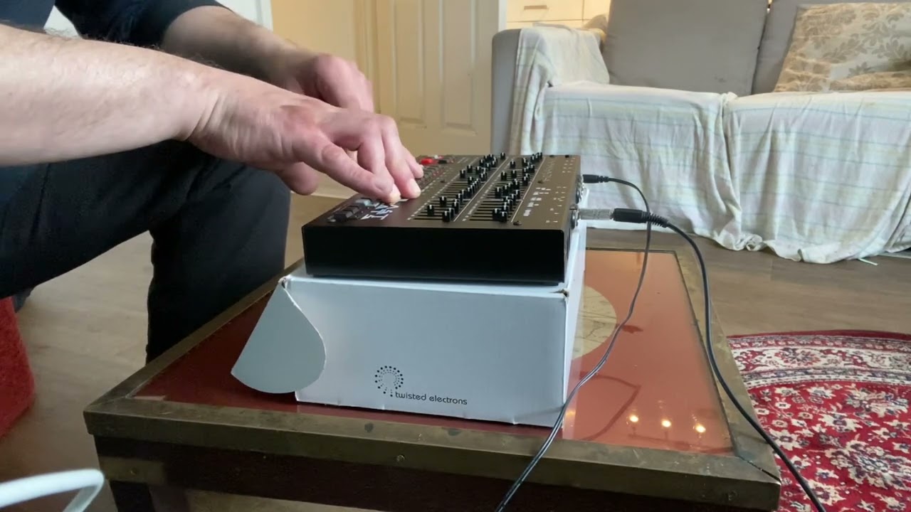 Twisted elektrons blast beats. Glitch stuff 😉 enjoy