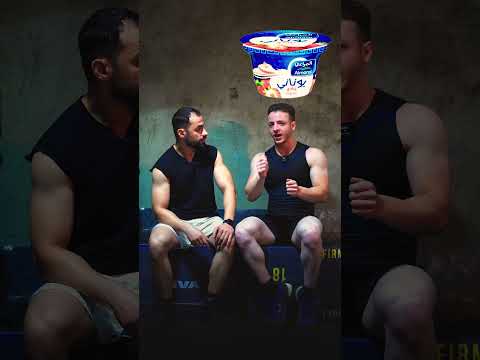 يحتوي اللبن اليوناني السادة حوالي 6 غرام بروتين و 1 2 غرام دهون في كل 100 غرام