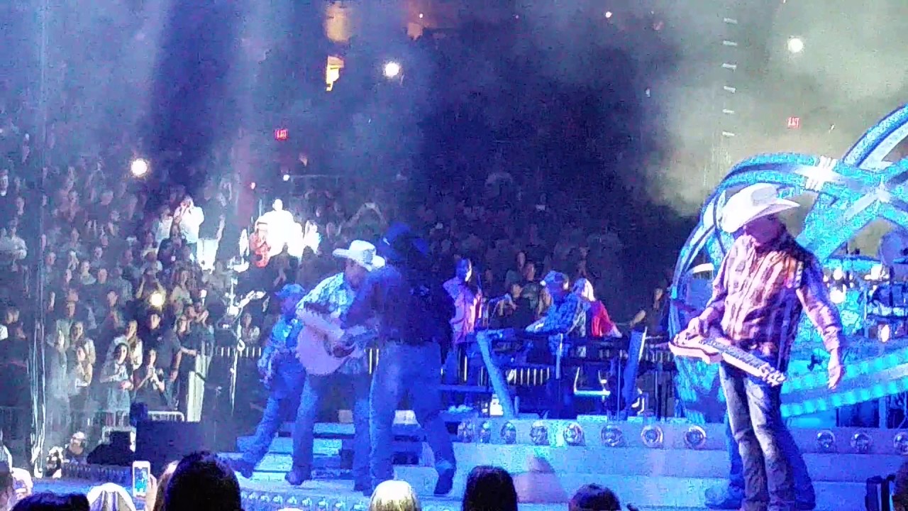 garth brooks tour phoenix