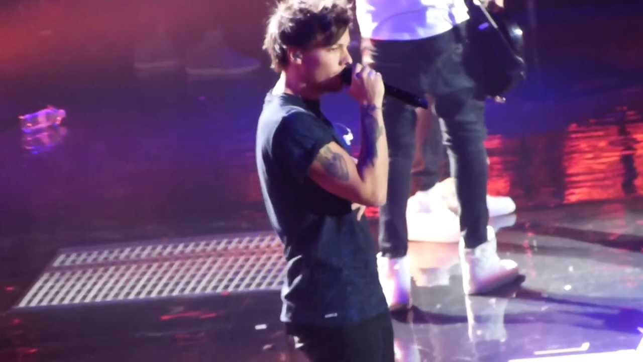 One Direction - Teenage Dirtbag LIVE minneapolis 7/18/13