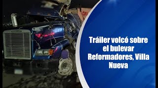 Tráiler volcó sobre el bulevar Reformadores, Villa Nueva