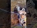 대형 중장비가 터널 붕괴를 막기 위해 락볼트를 시공하는 정밀한 과정 #worker #process #heavyequipment #safety #infrastructure