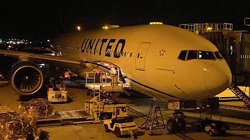 Los Angeles (LAX) - Honolulu (HNL) - United Airlines - B777-200 - Full Flight