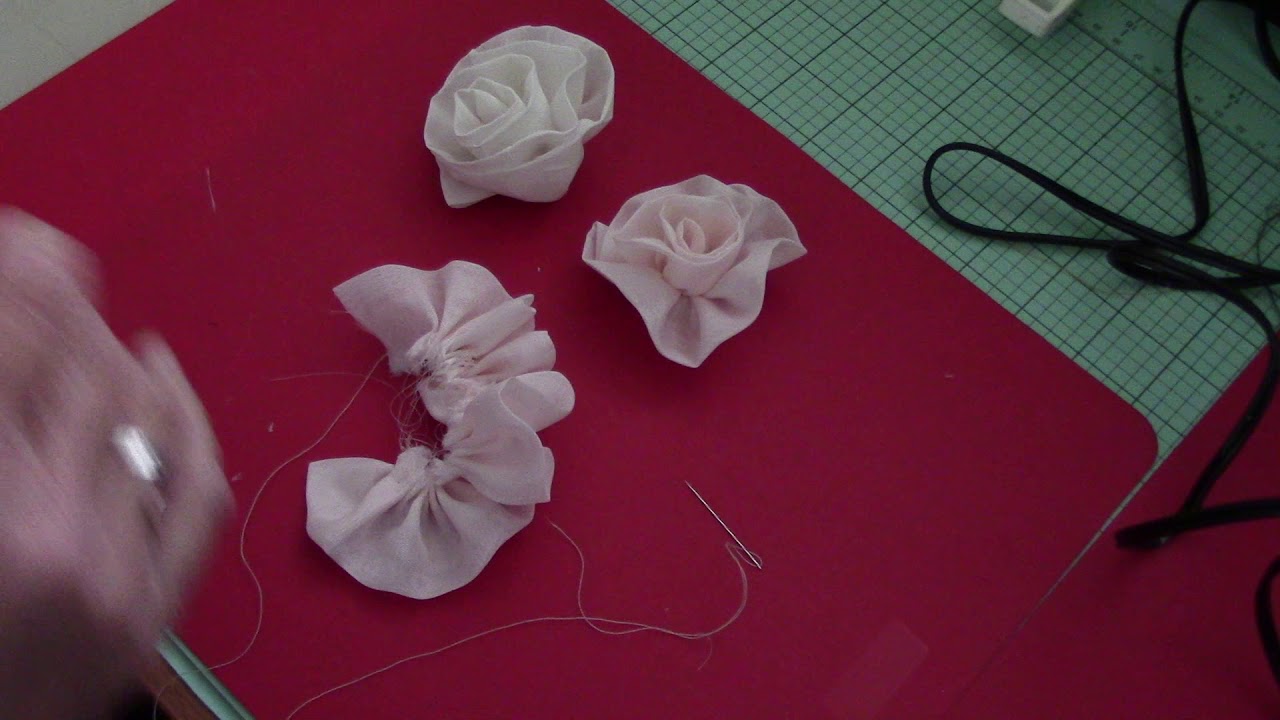 Como hacer una flor de tela con truco! How to make a fabric flower