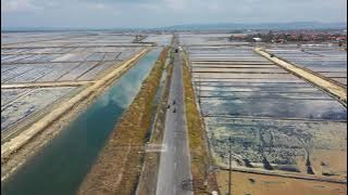 Download lagu Drone Video - Ladang Garam Pangarengan Sampang Madura