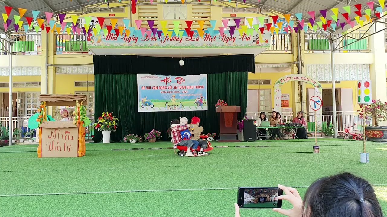 Tiểu phẩm thi an toàn giao thông đội Bản Là + Thẩm Phé