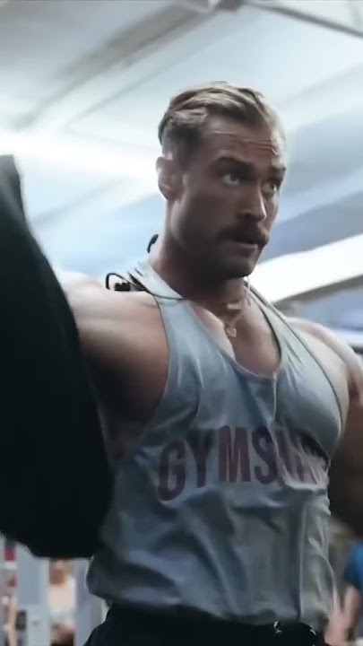 Chris Bumstead silenced the whole gym when he did this