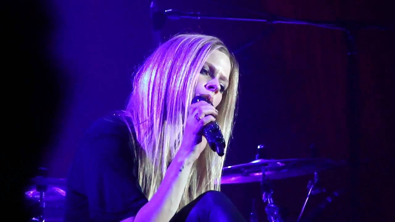 Avril Lavigne - Fix You [Hammersmith Apollo, London]