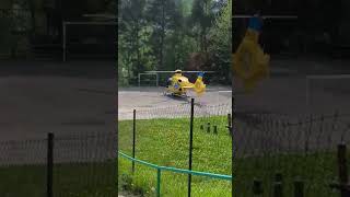 Vrtulník zasahoval u železniční nehody. Vlak táhl člověka několik metrů