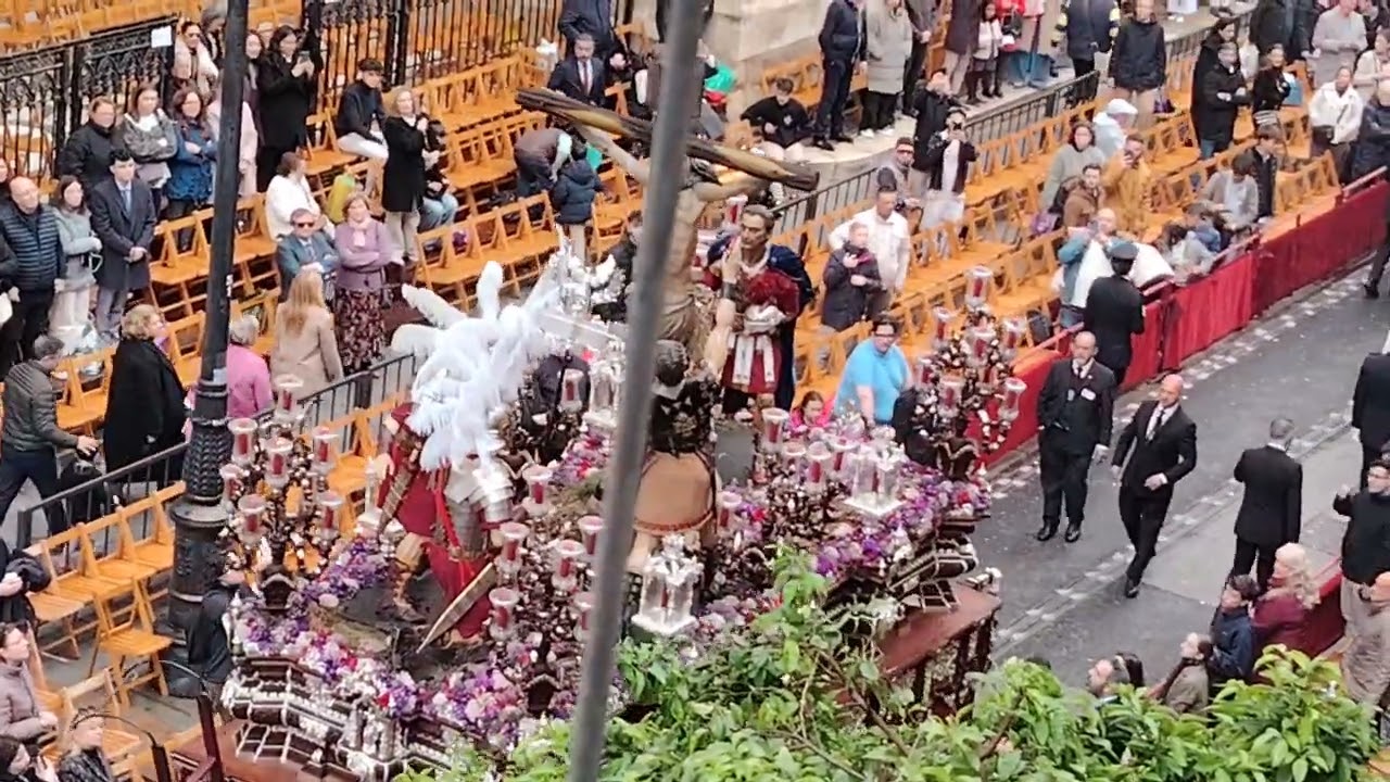 CRISTO DEL DESAMPARO Y ABANDONO (CERRO DEL ÁGUILA) EN LA AVENIDA. MARTES SANTO DE 2025 EN SEVILLA